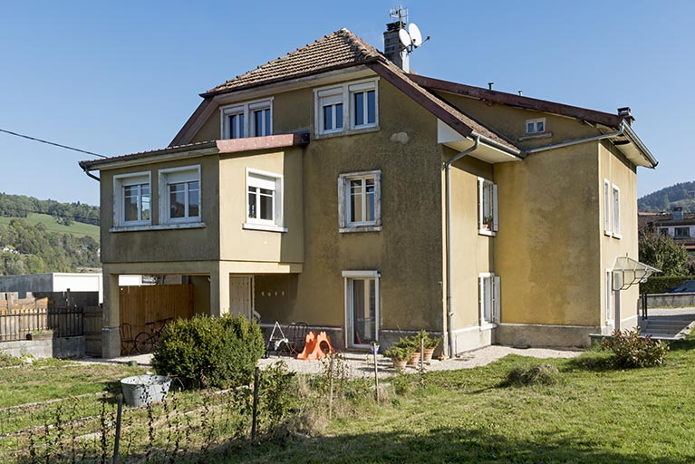 Façade latérale droite, de trois quarts droite. © Sonia Dourlot / Région Bourgogne-Franche-Comté, Inventaire du patrimoine - 2016