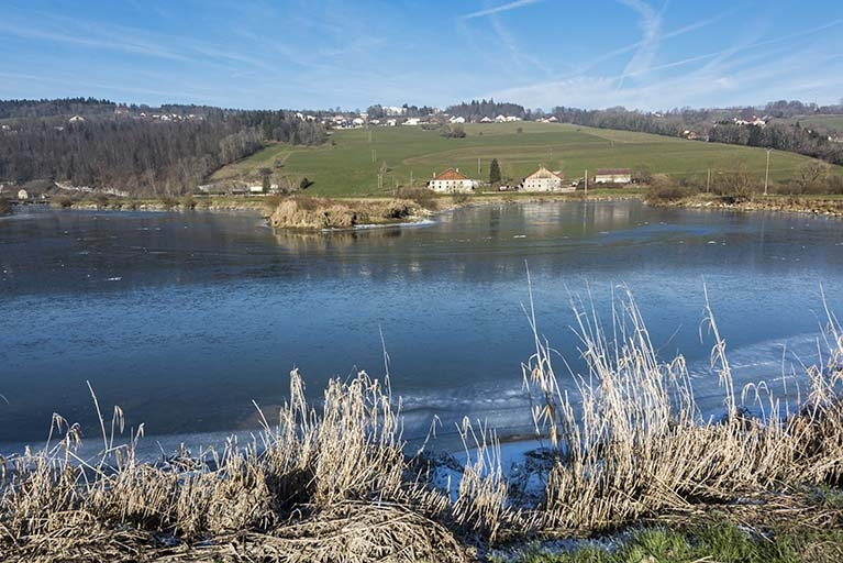 Méandre du Doubs en hautes eaux, face au lieu-dit la Corvée. © Sonia Dourlot / Région Bourgogne-Franche-Comté, Inventaire du patrimoine - 2016