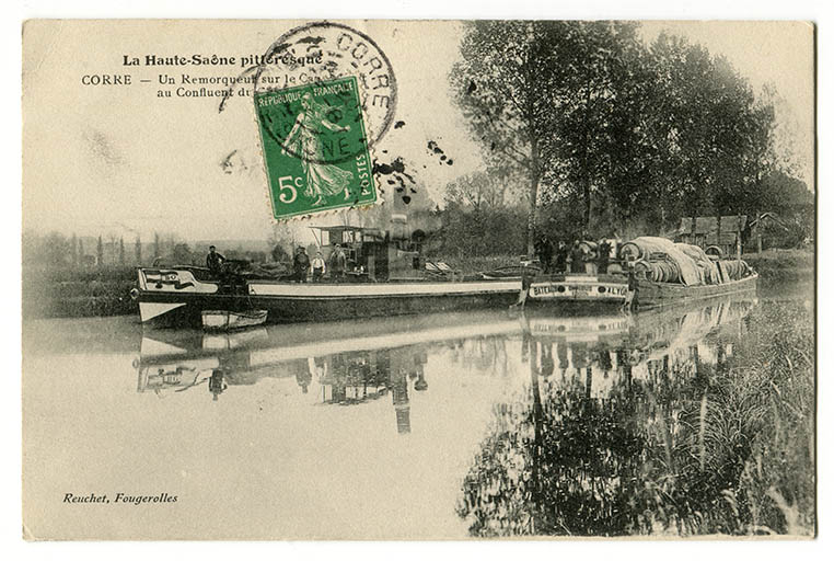 La Haute-Saône pittoresque. Un remorqueur sur le canal au confluent du Coney et de la Saône. Carte postale.  © Philippe Mairot / Région Bourgogne-Franche-Comté, Inventaire du patrimoine - 2016 La Haute-Saône pittoresque. Un remorqueur sur le canal au confluent du Coney et de la Saône. Carte postale.  © Philippe Mairot / Région Bourgogne-Franche-Comté, Inventaire du patrimoine - 2016