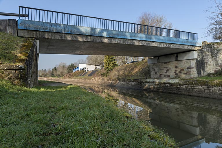 Pont routier enjambeant le canal, Pont-du-Bois (70). © Sonia Dourlot / Région Bourgogne-Franche-Comté, Inventaire du patrimoine - 2016
