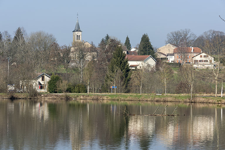 Ambiévillers, première commune de Haute-Saône en amont sur le canal de l'Est. © Sonia Dourlot / Région Bourgogne-Franche-Comté, Inventaire du patrimoine - 2016