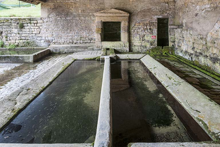 Les bassins du lavoir, rue de la Fontaine. © Jérôme Mongreville / Région Bourgogne-Franche-Comté, Inventaire du patrimoine - 2016