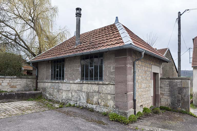 Le lavoir, transformé en local municipal. © Jérôme Mongreville / Région Bourgogne-Franche-Comté, Inventaire du patrimoine - 2016