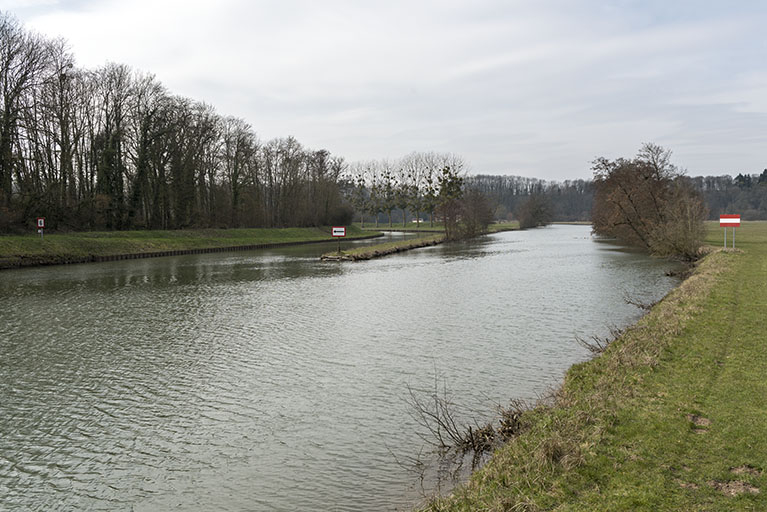 La sâone et l'entrée de la dérivation. © Sonia Dourlot / Région Bourgogne-Franche-Comté, Inventaire du patrimoine - 2016 La sâone et l'entrée de la dérivation. © Sonia Dourlot / Région Bourgogne-Franche-Comté, Inventaire du patrimoine - 2016