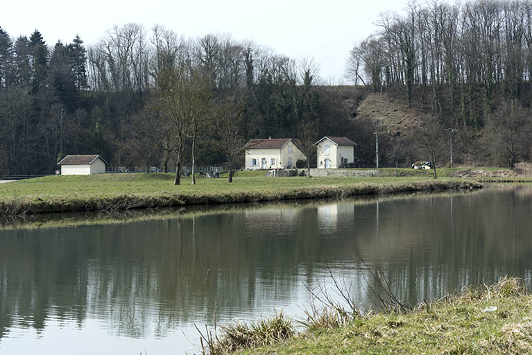 La saône et le site du barrage mobile. © Sonia Dourlot / Région Bourgogne-Franche-Comté, Inventaire du patrimoine - 2016 La saône et le site du barrage mobile. © Sonia Dourlot / Région Bourgogne-Franche-Comté, Inventaire du patrimoine - 2016