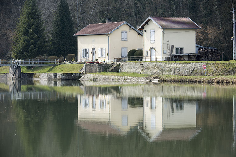 Site du barrage en amont du bief, commune de Ranzevelle. © Sonia Dourlot / Région Bourgogne-Franche-Comté, Inventaire du patrimoine - 2016 Site du barrage en amont du bief, commune de Ranzevelle. © Sonia Dourlot / Région Bourgogne-Franche-Comté, Inventaire du patrimoine - 2016