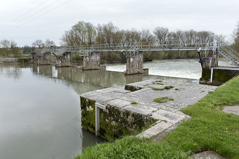 Vue générale du barrage. © Sonia Dourlot / Région Bourgogne-Franche-Comté, Inventaire du patrimoine - 2016 Vue générale du barrage. © Sonia Dourlot / Région Bourgogne-Franche-Comté, Inventaire du patrimoine - 2016
