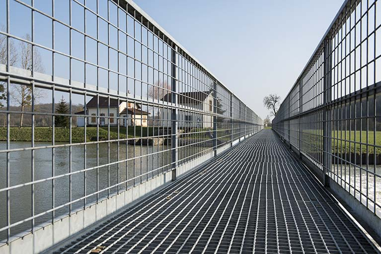 Passerelle du barrage. © Sonia Dourlot / Région Bourgogne-Franche-Comté, Inventaire du patrimoine - 2016 Passerelle du barrage. © Sonia Dourlot / Région Bourgogne-Franche-Comté, Inventaire du patrimoine - 2016