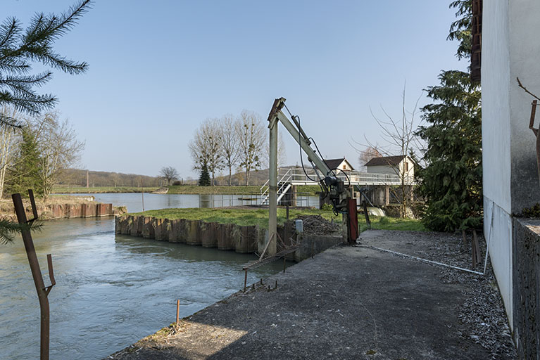 Outil situé au niveau de la centrale hydroélectrique. © Sonia Dourlot / Région Bourgogne-Franche-Comté, Inventaire du patrimoine - 2016 Outil situé au niveau de la centrale hydroélectrique. © Sonia Dourlot / Région Bourgogne-Franche-Comté, Inventaire du patrimoine - 2016