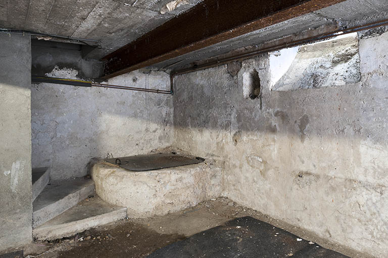 Cave comprenant le puits. © Jérôme Mongreville / Région Bourgogne-Franche-Comté, Inventaire du patrimoine - 2016 Cave comprenant le puits. © Jérôme Mongreville / Région Bourgogne-Franche-Comté, Inventaire du patrimoine - 2016