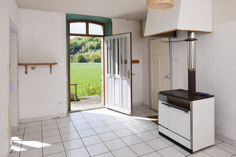 Cuisine et salle à manger, maison du barragiste. © Jérôme Mongreville / Région Bourgogne-Franche-Comté, Inventaire du patrimoine - 2016 Cuisine et salle à manger, maison du barragiste. © Jérôme Mongreville / Région Bourgogne-Franche-Comté, Inventaire du patrimoine - 2016