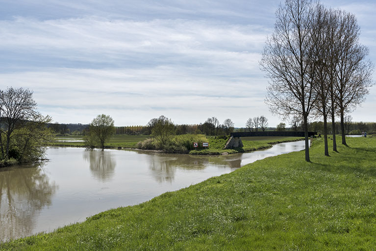 rivière aménagée © Sonia Dourlot / Région Bourgogne-Franche-Comté, Inventaire du patrimoine - 2016 rivière aménagée © Sonia Dourlot / Région Bourgogne-Franche-Comté, Inventaire du patrimoine - 2016