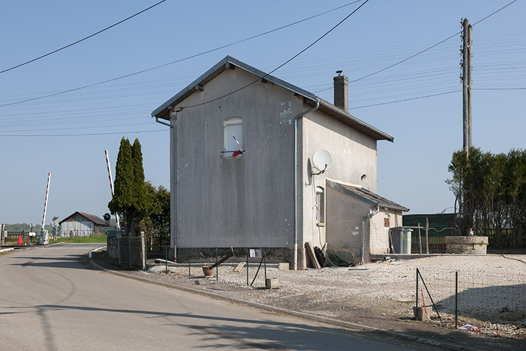 Maison garde-barrière de la commune. © Jérôme Mongreville / Région Bourgogne-Franche-Comté, Inventaire du patrimoine - 2016 Maison garde-barrière de la commune. © Jérôme Mongreville / Région Bourgogne-Franche-Comté, Inventaire du patrimoine - 2016