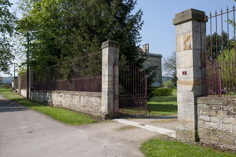Portail d'accès aux parties agricoles. © Jérôme Mongreville / Région Bourgogne-Franche-Comté, Inventaire du patrimoine - 2016