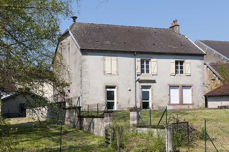 La façade postérieure. © Jérôme Mongreville / Région Bourgogne-Franche-Comté, Inventaire du patrimoine - 2016 La façade postérieure. © Jérôme Mongreville / Région Bourgogne-Franche-Comté, Inventaire du patrimoine - 2016