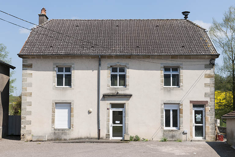 La façade principale. © Jérôme Mongreville / Région Bourgogne-Franche-Comté, Inventaire du patrimoine - 2016 La façade principale. © Jérôme Mongreville / Région Bourgogne-Franche-Comté, Inventaire du patrimoine - 2016