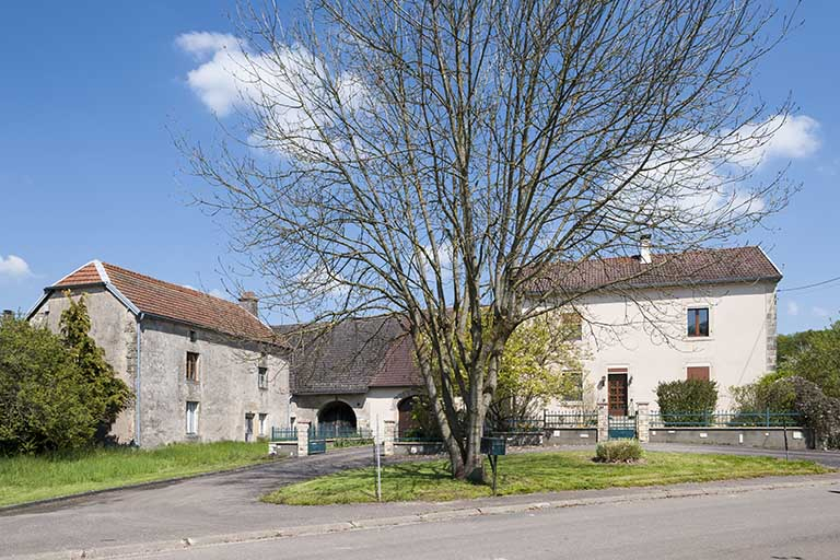Fermes situées au "Cornot". © Jérôme Mongreville / Région Bourgogne-Franche-Comté, Inventaire du patrimoine - 2016 Fermes situées au "Cornot". © Jérôme Mongreville / Région Bourgogne-Franche-Comté, Inventaire du patrimoine - 2016