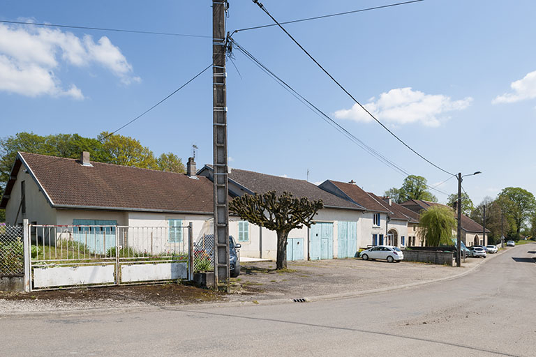 Maisons construites, rue du Patis. © Jérôme Mongreville / Région Bourgogne-Franche-Comté, Inventaire du patrimoine - 2016 Maisons construites, rue du Patis. © Jérôme Mongreville / Région Bourgogne-Franche-Comté, Inventaire du patrimoine - 2016