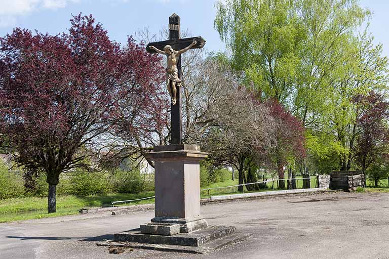 Calvaire, route de l'Eglise. © Jérôme Mongreville / Région Bourgogne-Franche-Comté, Inventaire du patrimoine - 2016 Calvaire, route de l'Eglise. © Jérôme Mongreville / Région Bourgogne-Franche-Comté, Inventaire du patrimoine - 2016