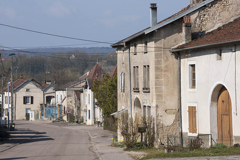Rue Antoine Lumière. © Jérôme Mongreville / Région Bourgogne-Franche-Comté, Inventaire du patrimoine - 2016 Rue Antoine Lumière. © Jérôme Mongreville / Région Bourgogne-Franche-Comté, Inventaire du patrimoine - 2016