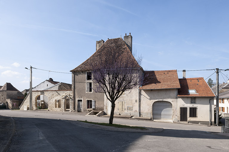 Ancien presbytère, rue de l'Eglise. © Jérôme Mongreville / Région Bourgogne-Franche-Comté, Inventaire du patrimoine - 2016 Ancien presbytère, rue de l'Eglise. © Jérôme Mongreville / Région Bourgogne-Franche-Comté, Inventaire du patrimoine - 2016