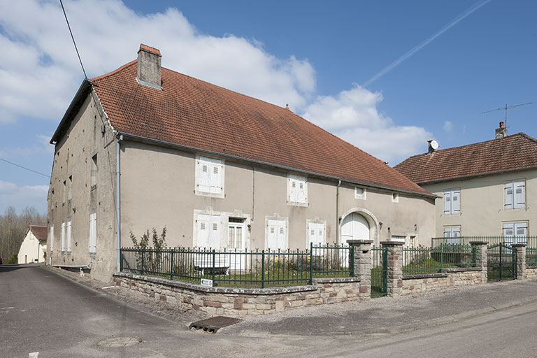 Vue de trois-quart. © Jérôme Mongreville / Région Bourgogne-Franche-Comté, Inventaire du patrimoine - 2016 Vue de trois-quart. © Jérôme Mongreville / Région Bourgogne-Franche-Comté, Inventaire du patrimoine - 2016