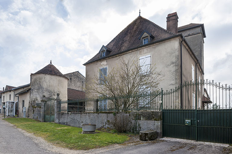 Demeure, rue Antoine Lumière. © Jérôme Mongreville / Région Bourgogne-Franche-Comté, Inventaire du patrimoine - 2016 Demeure, rue Antoine Lumière. © Jérôme Mongreville / Région Bourgogne-Franche-Comté, Inventaire du patrimoine - 2016