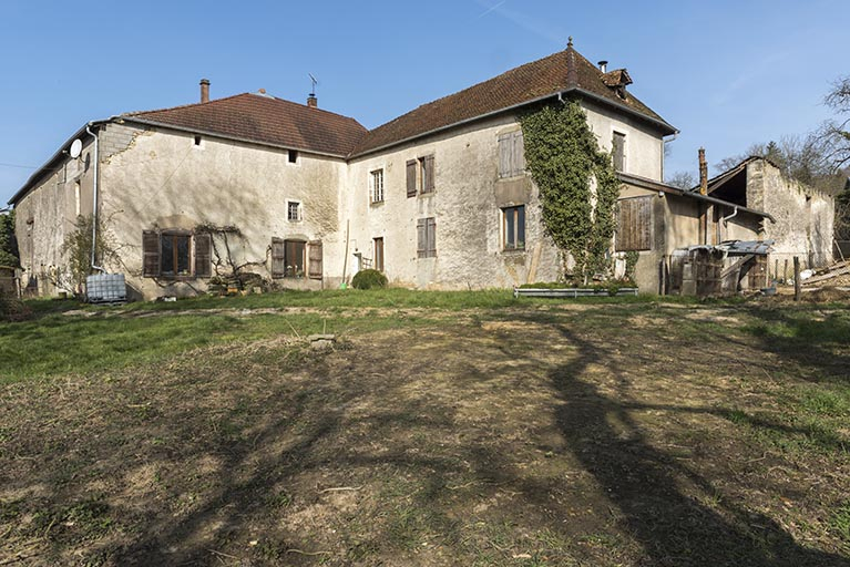 Vue générale, façade postérieure. © Sonia Dourlot / Région Bourgogne-Franche-Comté, Inventaire du patrimoine - 2016 Vue générale, façade postérieure. © Sonia Dourlot / Région Bourgogne-Franche-Comté, Inventaire du patrimoine - 2016