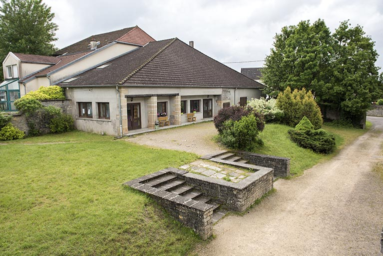 Bâtiments extérieurs. © Sonia Dourlot / Région Bourgogne-Franche-Comté, Inventaire du patrimoine - 2016 Bâtiments extérieurs. © Sonia Dourlot / Région Bourgogne-Franche-Comté, Inventaire du patrimoine - 2016
