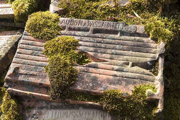 Tuile mécanique de la tuilerie Audon. © Sonia Dourlot / Région Bourgogne-Franche-Comté, Inventaire du patrimoine - 2016