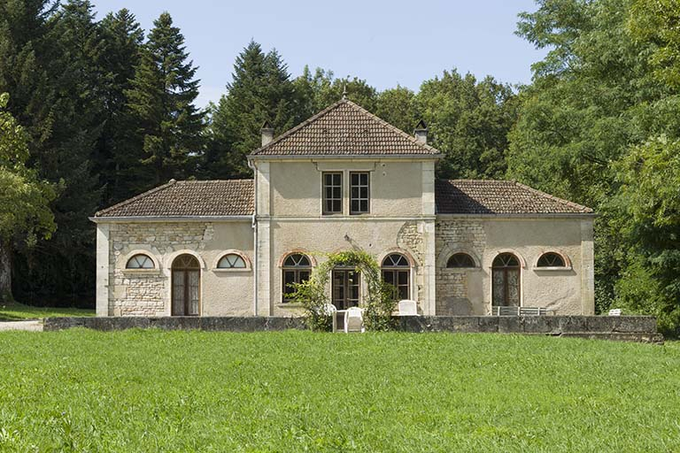 Façade antérieure du chenil. © Sonia Dourlot / Région Bourgogne-Franche-Comté, Inventaire du patrimoine - 2016