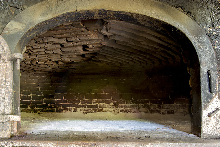 Intérieur du logis : détail du four à pain. © Sonia Dourlot / Région Bourgogne-Franche-Comté, Inventaire du patrimoine - 2016