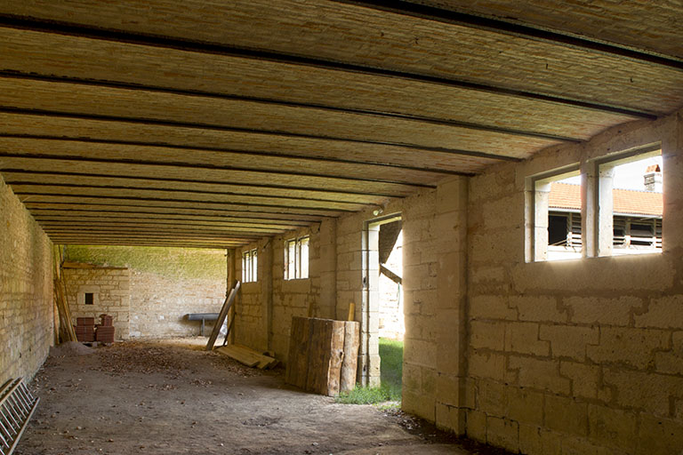 Intérieur de la bergerie. © Sonia Dourlot / Région Bourgogne-Franche-Comté, Inventaire du patrimoine - 2016