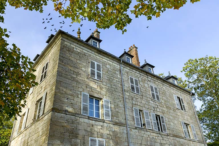 Façade postérieure et façade latérale droite. © Sonia Dourlot / Région Bourgogne-Franche-Comté, Inventaire du patrimoine - 2016
