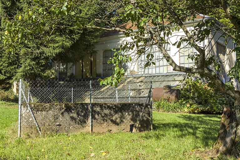 Façade sud de l'orangerie, la serre et le réservoir. © Sonia Dourlot / Région Bourgogne-Franche-Comté, Inventaire du patrimoine - 2016