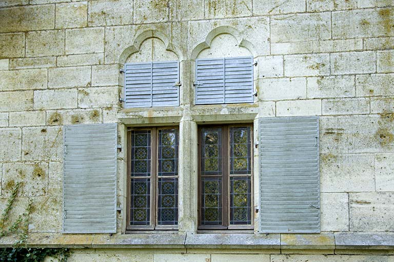 Détail : baies jumelées du 1er étage. © Sonia Dourlot / Région Bourgogne-Franche-Comté, Inventaire du patrimoine - 2016