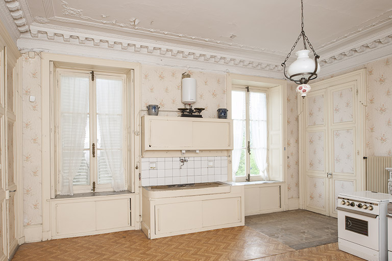 Salle à usage de cuisine aménagée au 20e siècle. © Jérôme Mongreville / Région Bourgogne-Franche-Comté, Inventaire du patrimoine - 2016