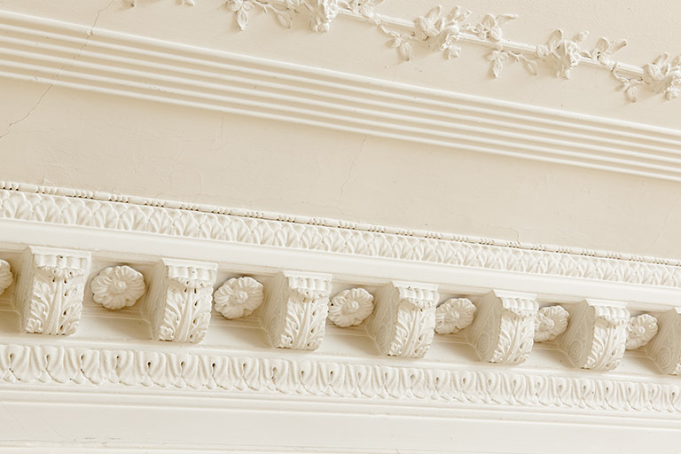 Détail de la corniche du plafond. © Jérôme Mongreville / Région Bourgogne-Franche-Comté, Inventaire du patrimoine - 2016