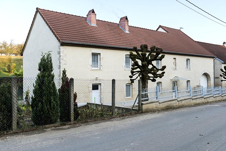 Ferme-bloc, 10-14 rue de la Garenne. © Sonia Dourlot / Région Bourgogne-Franche-Comté, Inventaire du patrimoine - 2016