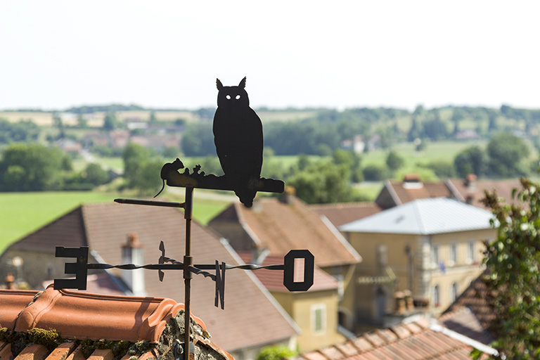 Maison, 1 A chemin de la Vigne Rouge : la girouette. © Sonia Dourlot / Région Bourgogne-Franche-Comté, Inventaire du patrimoine - 2016