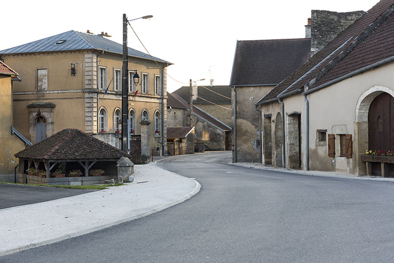 rue © Sonia Dourlot / Région Bourgogne-Franche-Comté, Inventaire du patrimoine - 2016 rue © Sonia Dourlot / Région Bourgogne-Franche-Comté, Inventaire du patrimoine - 2016