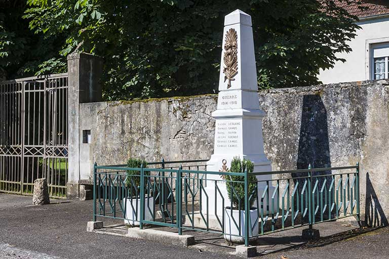 Le monument aux morts. © Jérôme Mongreville / Région Bourgogne-Franche-Comté, Inventaire du patrimoine - 2016