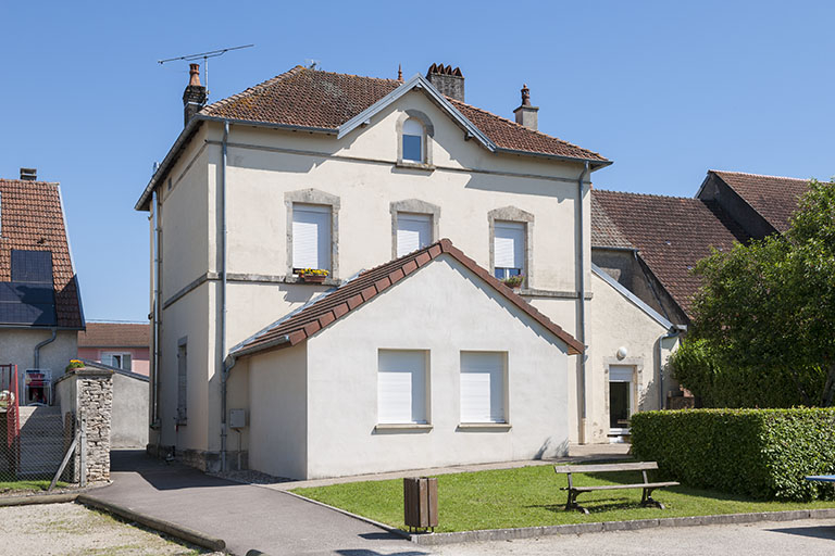 Façade postérieure avec l'agrandissement contemporain. © Jérôme Mongreville / Région Bourgogne-Franche-Comté, Inventaire du patrimoine - 2016