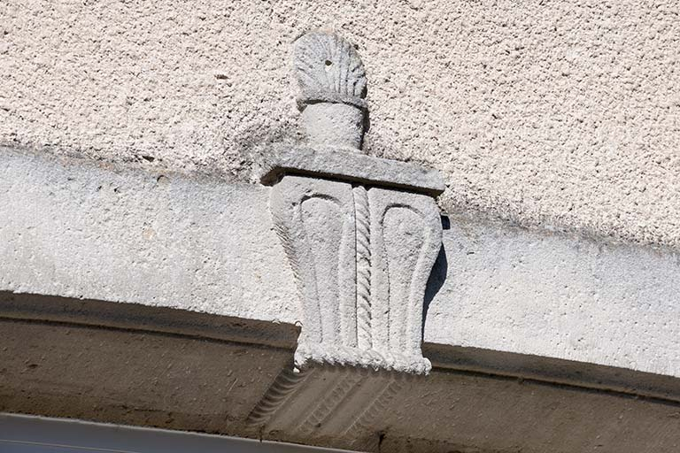 Détail de la porte. © Jérôme Mongreville / Région Bourgogne-Franche-Comté, Inventaire du patrimoine - 2016 Détail de la porte. © Jérôme Mongreville / Région Bourgogne-Franche-Comté, Inventaire du patrimoine - 2016