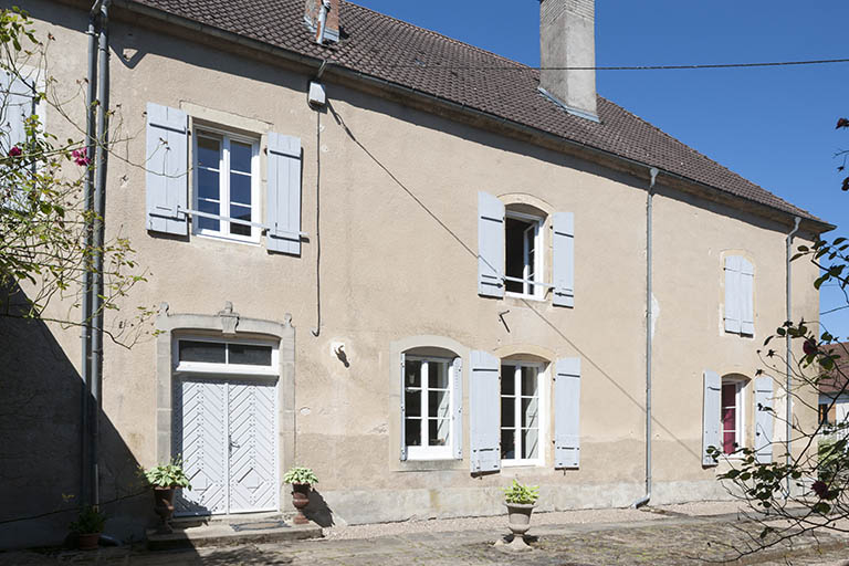 Vue générale, façade est. © Jérôme Mongreville / Région Bourgogne-Franche-Comté, Inventaire du patrimoine - 2016 Vue générale, façade est. © Jérôme Mongreville / Région Bourgogne-Franche-Comté, Inventaire du patrimoine - 2016