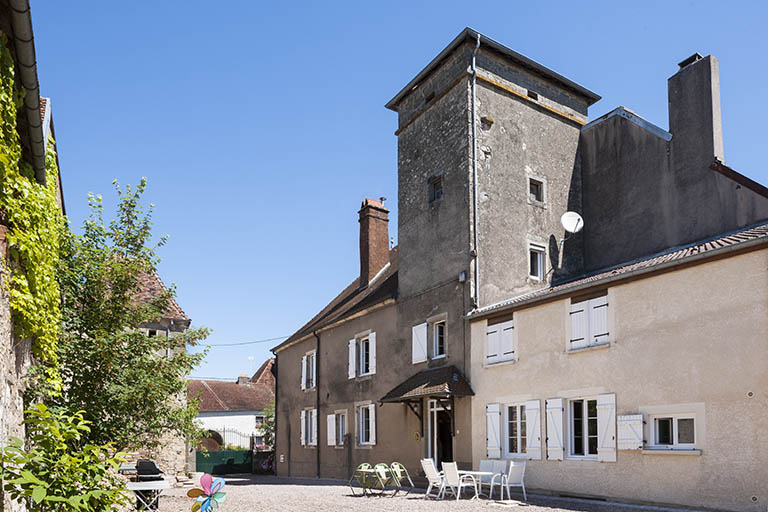 Vue générale, façade ouest. © Jérôme Mongreville / Région Bourgogne-Franche-Comté, Inventaire du patrimoine - 2016 Vue générale, façade ouest. © Jérôme Mongreville / Région Bourgogne-Franche-Comté, Inventaire du patrimoine - 2016