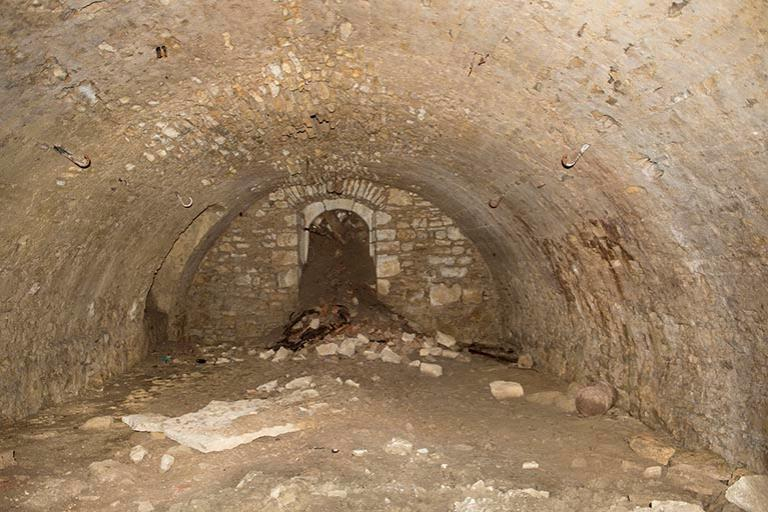 Cave située sous l'aile du logis conventuel aujourd'hui détruit © Sonia Dourlot / Région Bourgogne-Franche-Comté, Inventaire du patrimoine - 2016 Cave située sous l'aile du logis conventuel aujourd'hui détruit © Sonia Dourlot / Région Bourgogne-Franche-Comté, Inventaire du patrimoine - 2016