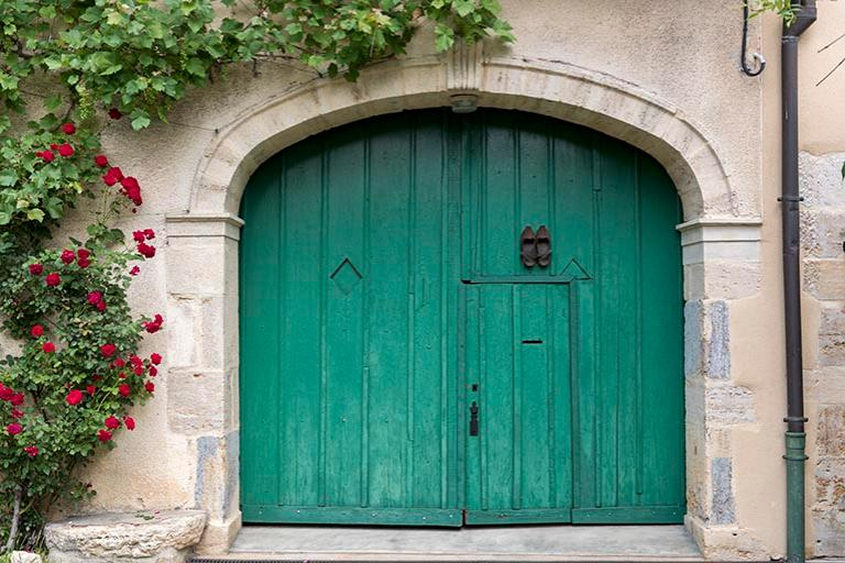 Vue de la porte charretière © Sonia Dourlot / Région Bourgogne-Franche-Comté, Inventaire du patrimoine - 2016 Vue de la porte charretière © Sonia Dourlot / Région Bourgogne-Franche-Comté, Inventaire du patrimoine - 2016