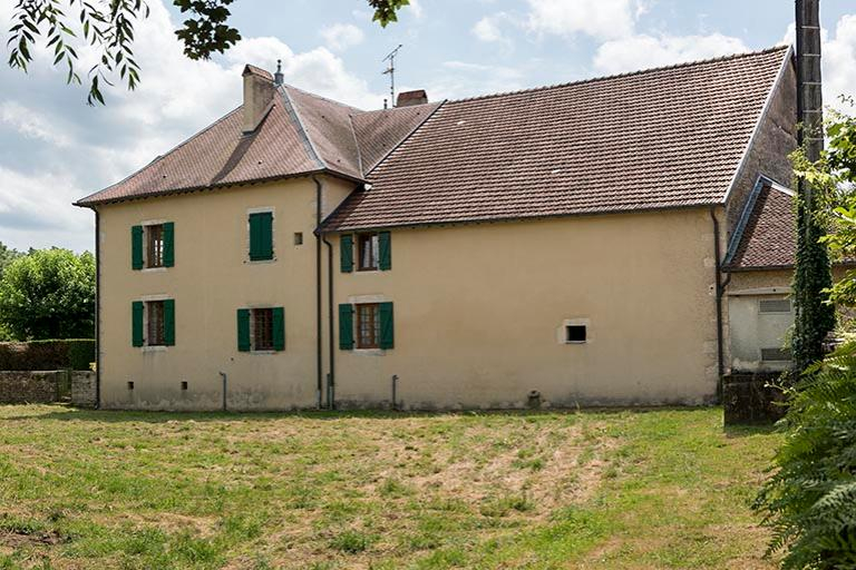 Façade arrière donnant sur le Durgeon © Sonia Dourlot / Région Bourgogne-Franche-Comté, Inventaire du patrimoine - 2016 Façade arrière donnant sur le Durgeon © Sonia Dourlot / Région Bourgogne-Franche-Comté, Inventaire du patrimoine - 2016