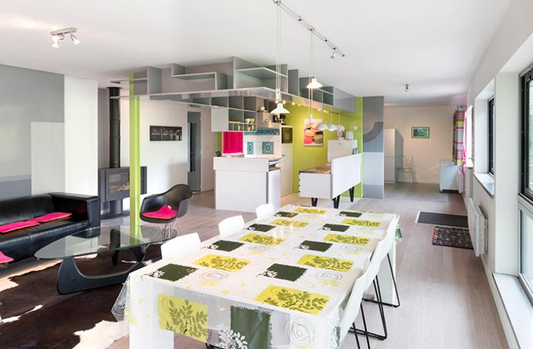 Vue de la pièce à vivre et de la cuisine depuis l'angle Nord-Ouest © Sonia Dourlot / Région Bourgogne-Franche-Comté, Inventaire du patrimoine - 2016